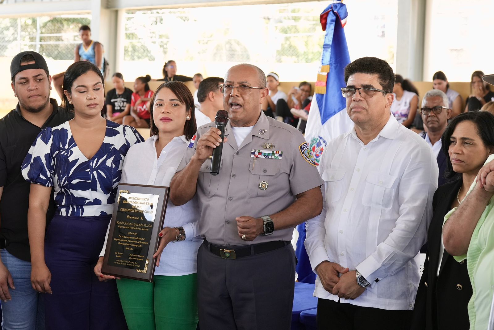 Director de la PN reconocido por su apoyo al deporte y la juventud en SDE