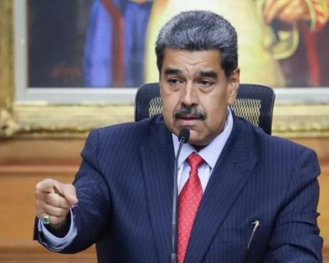 Nicolás Maduro dice que no descansará en su lucha contra "los corruptos y los traidores"