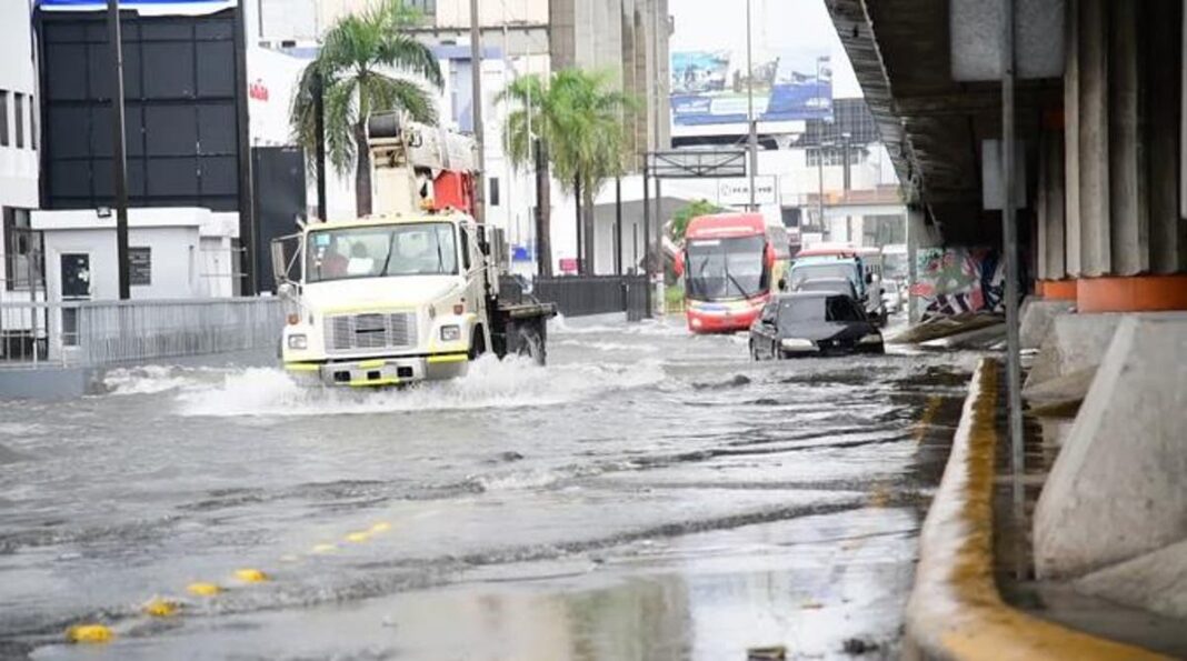 17 provincias en alerta por lluvias: COC lo anuncia debido a la vaguada prefrontal