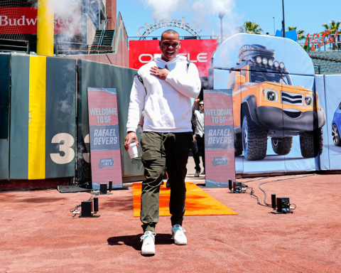 Rafael Devers se une oficialmente a los Gigantes de San Francisco: una nueva era en Oracle Park