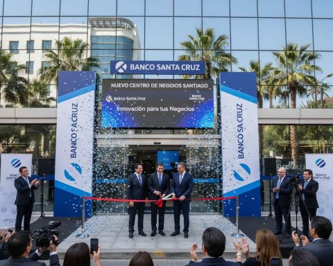 Banco Santa Cruz inaugura nuevo centro de negocios en Santiago