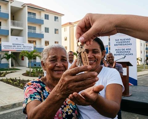 Compromiso gubernamental con viviendas de bajo costo: Entrega 144 apartamentos