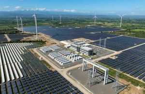 Primera Central Híbrida Eólica Solar: Hito Histórico 200 MW