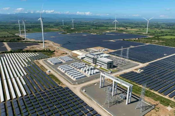 Primera Central Híbrida Eólica Solar: Hito Histórico 200 MW