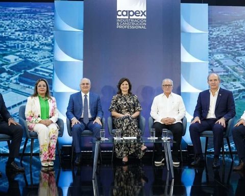 Raquel Peña participa en encuentro empresarial de Capex en Santiago